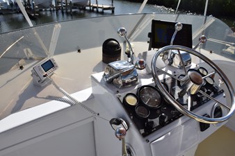 EAGLES NEST  42 Flybridge helm console