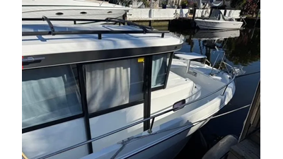 2022 Jeanneau NC 795 Sport 3 