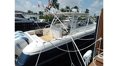 2009 Intrepid 430 Sport Yacht 1 
