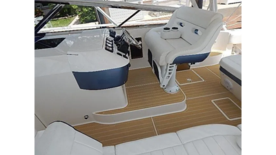 2009 Intrepid 430 Sport Yacht 7 