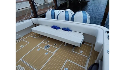 2009 Intrepid 430 Sport Yacht 11 