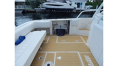 2009 Intrepid 430 Sport Yacht 13 