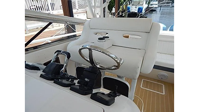 2009 Intrepid 430 Sport Yacht 18 