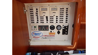 2009 Intrepid 430 Sport Yacht 33 