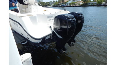 2005 Boston Whaler 305 Conquest  3 