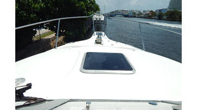 2005 Boston Whaler 305 Conquest  4 