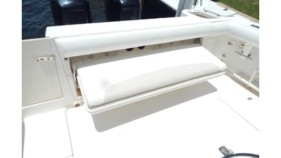 2005 Boston Whaler 305 Conquest  6 