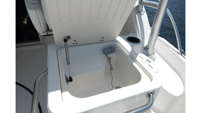 2005 Boston Whaler 305 Conquest  13 