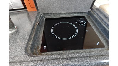 2005 Boston Whaler 305 Conquest  14 