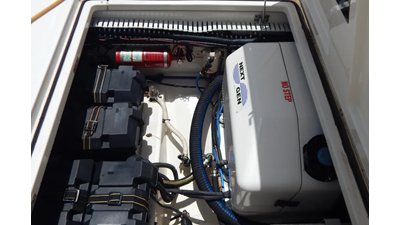 2005 Boston Whaler 305 Conquest  15 