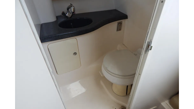 2005 Boston Whaler 305 Conquest  17 