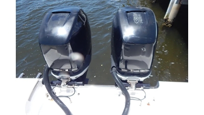 2005 Boston Whaler 305 Conquest  22 