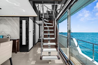 LA-LA-LA 35 Stairs to Skylounge