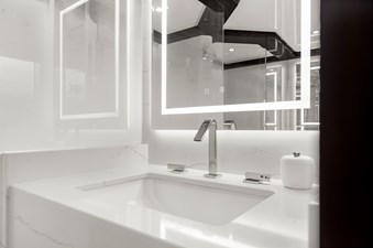 LA-LA-LA 54 Master En-Suite Head