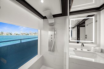 LA-LA-LA 55 Master En-Suite Head