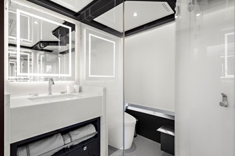 LA-LA-LA 56 Master En-Suite Head