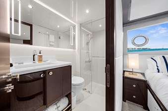 LA-LA-LA 65 Starboard VIP En-Suite Head