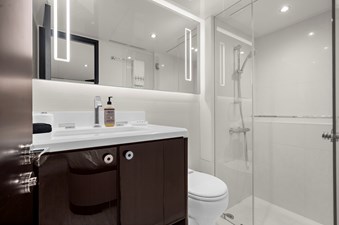 LA-LA-LA 66 Starboard VIP En-Suite Head