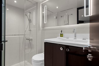 LA-LA-LA 67 Starboard VIP En-Suite Head