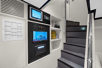 LA-LA-LA 108 Crew to Access Door 