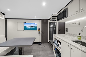 LA-LA-LA 109 Crew Quarters