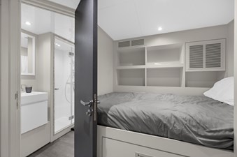 LA-LA-LA 111 Captain Quarters/Private Head