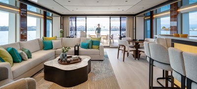 Solemates 32 Bridge deck salon