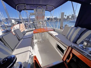 UNICORN 23 Cockpit Aft