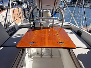 UNICORN 25 Cockpit Table