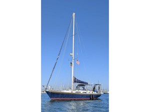 UNICORN 52 At Anchor