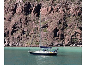 UNICORN 53 At anchor