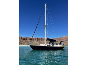 UNICORN 55 At Anchor