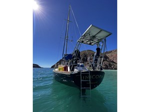 UNICORN 56 At anchor