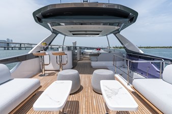 Euphoria 17 _3 Euphoria Azimut 78 Flybridge 3 (2)