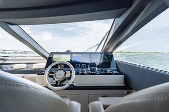 Euphoria 75 6 Euphoria Azimut 78 Helm (1)