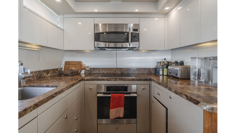 INDECENT PROPOSAL IV - Yacht zu verkaufen