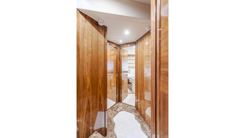 INDECENT PROPOSAL IV - Yacht zu verkaufen