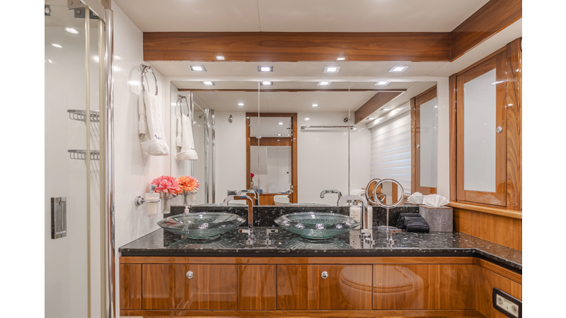 INDECENT PROPOSAL IV - Yacht zu verkaufen