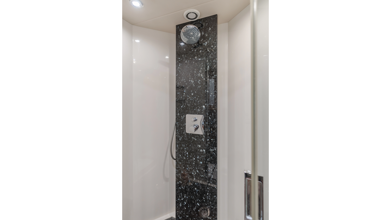 INDECENT PROPOSAL IV - Yacht zu verkaufen