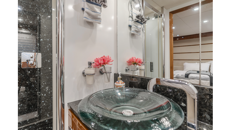 INDECENT PROPOSAL IV - Yacht zu verkaufen