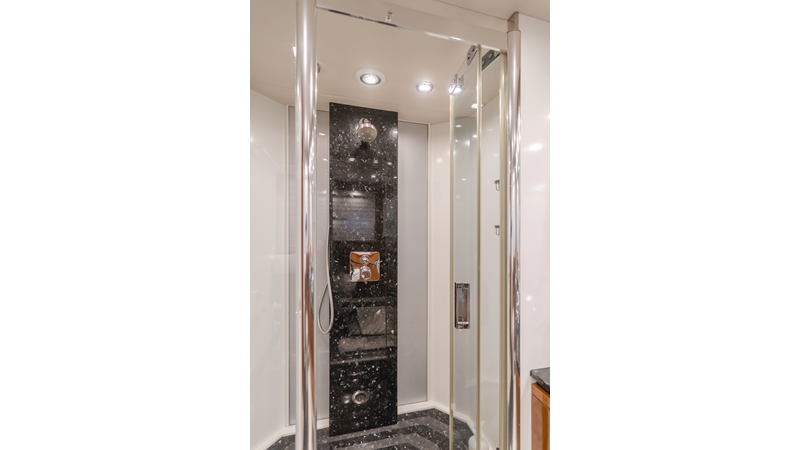 INDECENT PROPOSAL IV - Yacht zu verkaufen