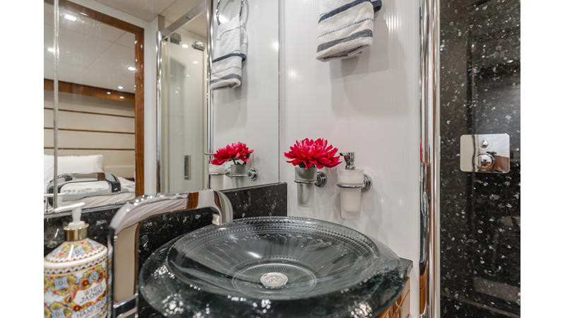 INDECENT PROPOSAL IV - Yacht zu verkaufen