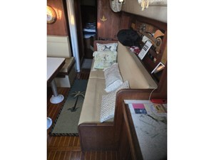 HELIOS 3 Stbd settee