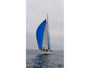 HELIOS 24 Underway with gennaker