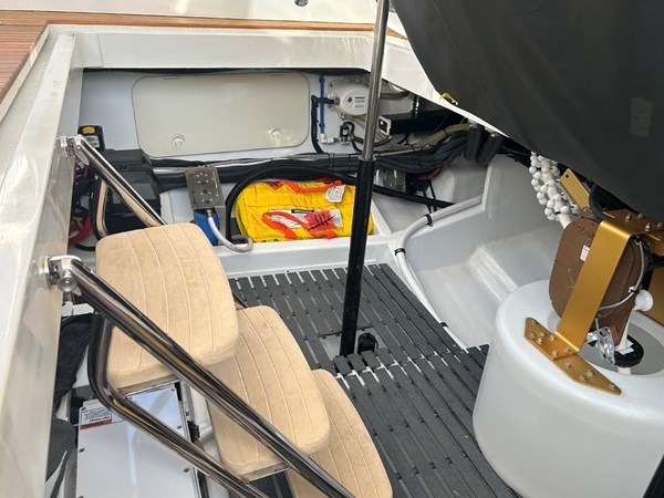 MJM 53z, Lazarette Port