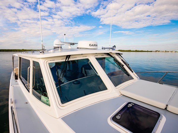 MJM 53z, Pilothouse Exterior Looking Aft