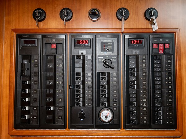 MJM 53z, Switch Panel