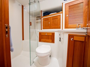 CI SEA 36 MJM 53z, Guest Head and Shower