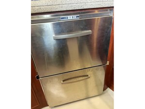 RESOLUTE 10 Galley refer