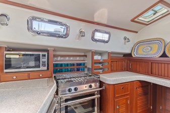 RESOLUTE 11 Galley